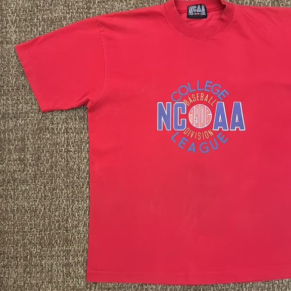 Vintage NCAA College League Baseball Division Tshirt - Picture 4 of 8